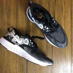 Nike odyssey React black sneaker running shoe